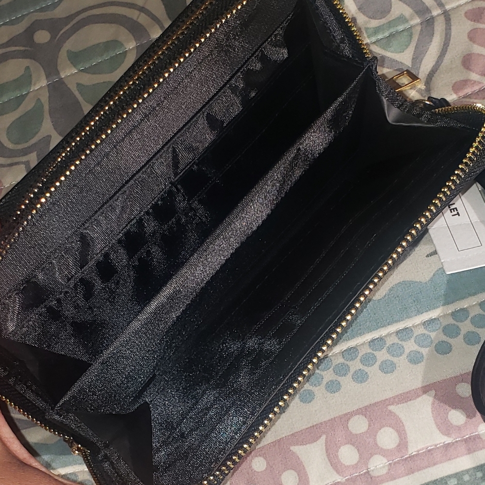 Basic Black Wallet - image 3